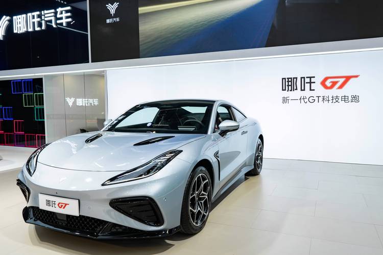 佛山263哪吒汽车在智能汽车领域的表现，领途汽车在新能源汽车市场中的影响力